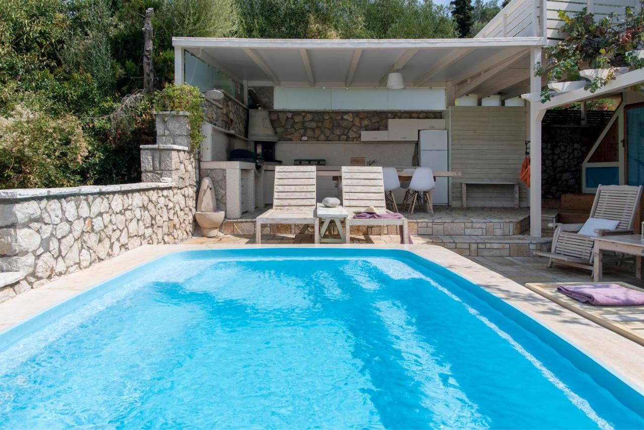 Villa Christianna Studios อาโยส นิกีตัส ภายนอก รูปภาพ