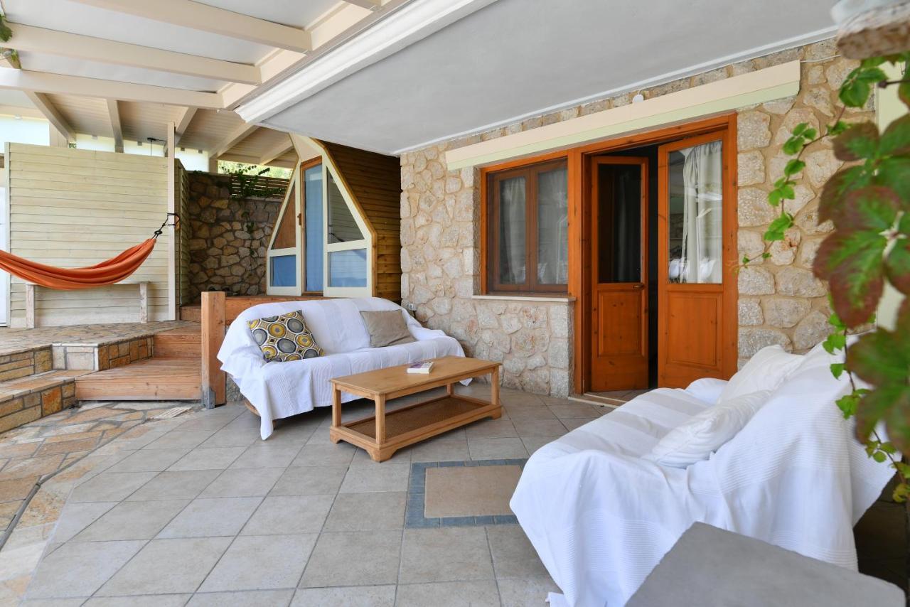 Villa Christianna Studios อาโยส นิกีตัส ภายนอก รูปภาพ
