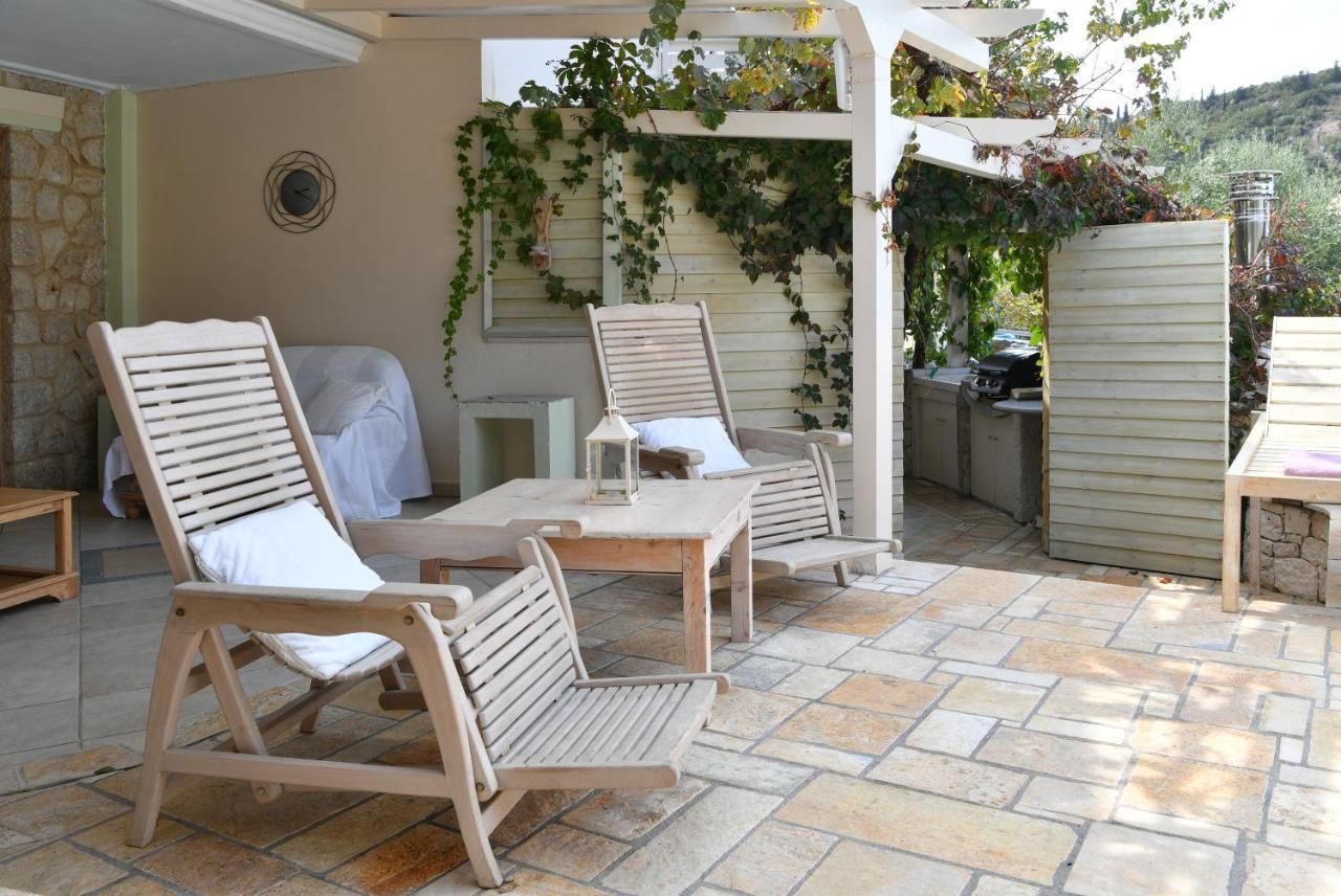 Villa Christianna Studios อาโยส นิกีตัส ภายนอก รูปภาพ