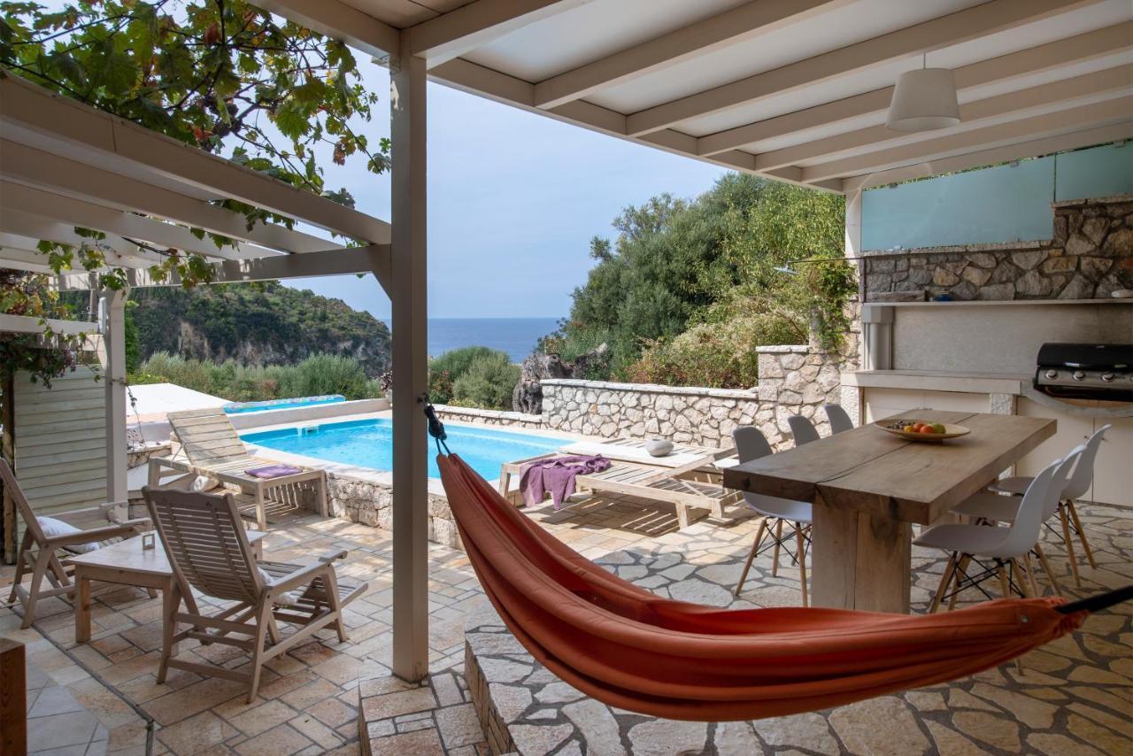 Villa Christianna Studios อาโยส นิกีตัส ภายนอก รูปภาพ