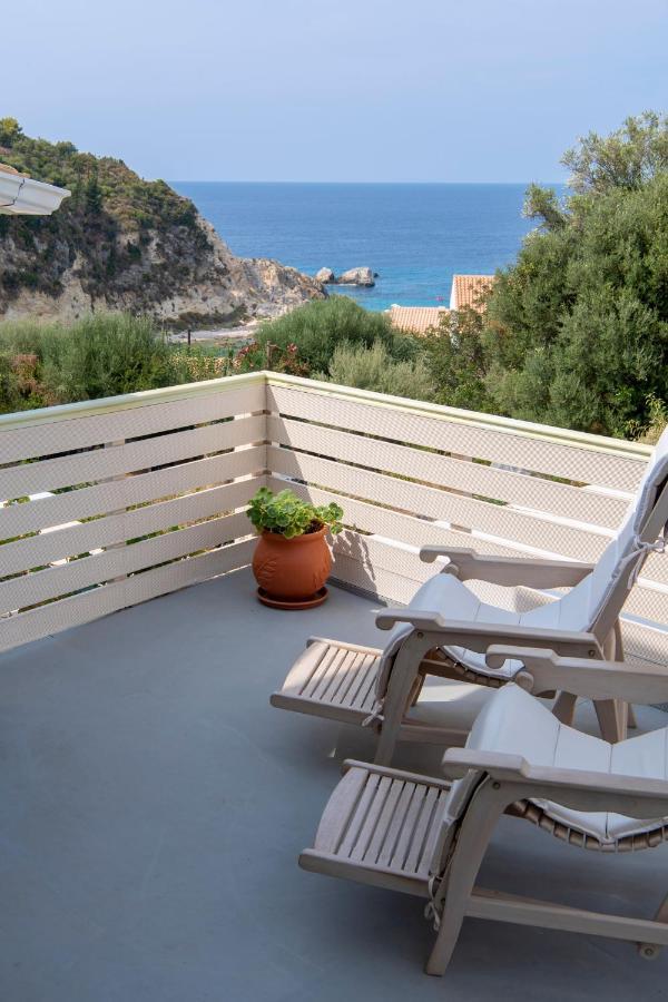 Villa Christianna Studios อาโยส นิกีตัส ภายนอก รูปภาพ