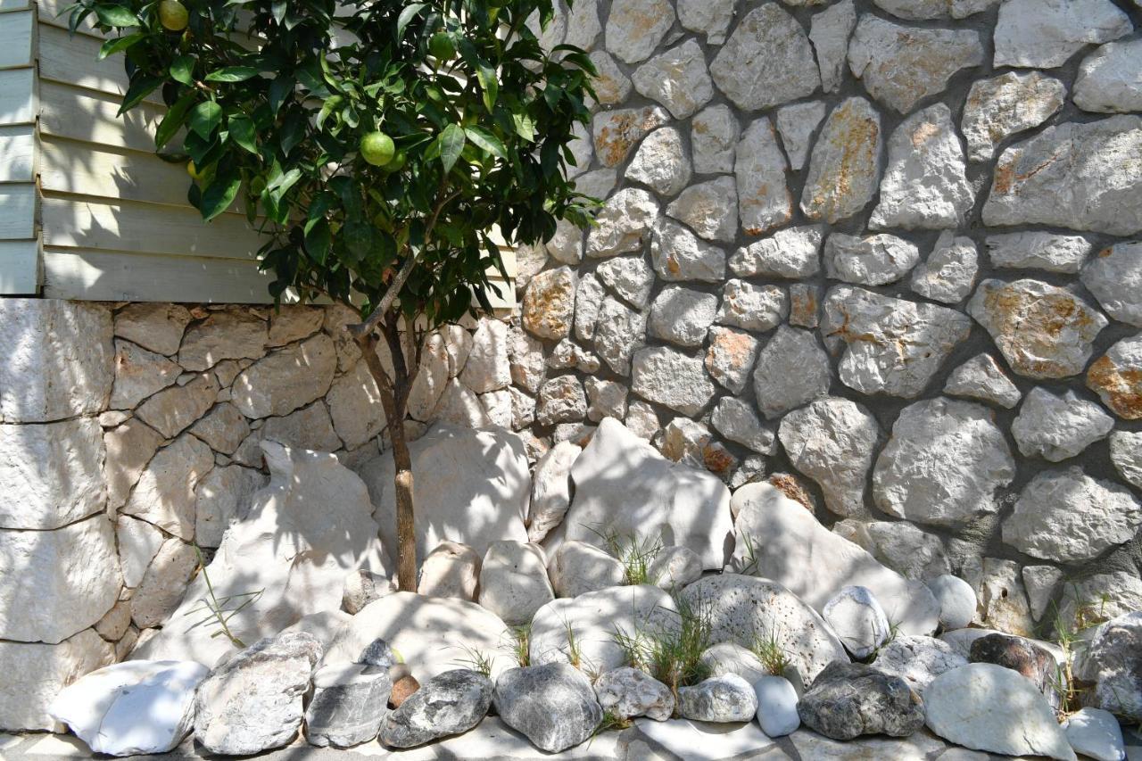 Villa Christianna Studios อาโยส นิกีตัส ภายนอก รูปภาพ
