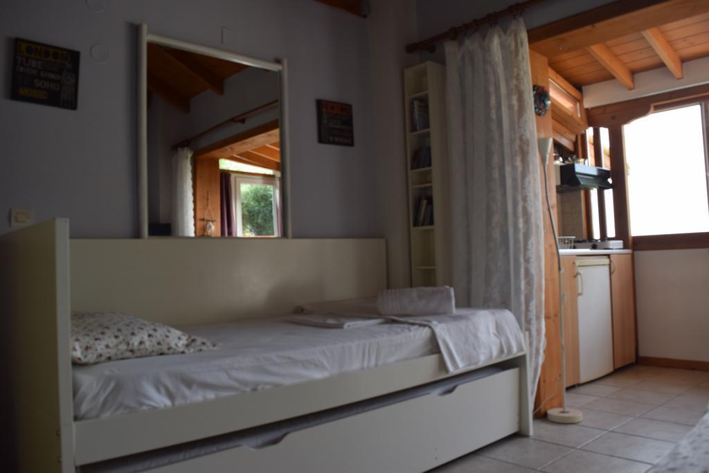Villa Christianna Studios อาโยส นิกีตัส ภายนอก รูปภาพ