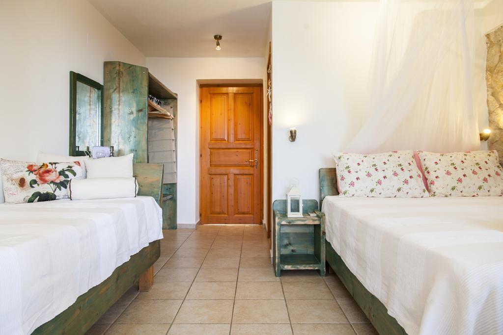 Villa Christianna Studios อาโยส นิกีตัส ภายนอก รูปภาพ
