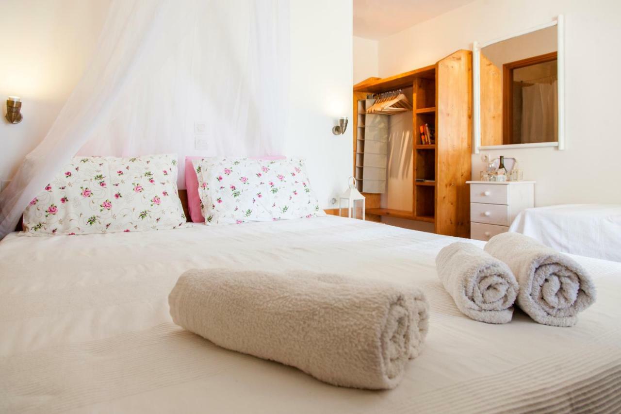 Villa Christianna Studios อาโยส นิกีตัส ภายนอก รูปภาพ