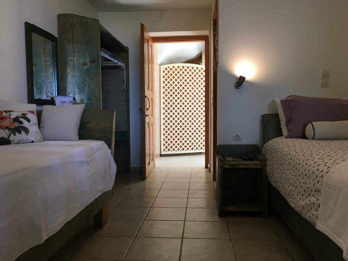 Villa Christianna Studios อาโยส นิกีตัส ภายนอก รูปภาพ